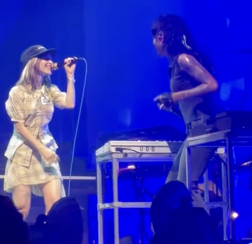 Hayley Williams Sings "Airplanes" For The First Time In 16 Years
