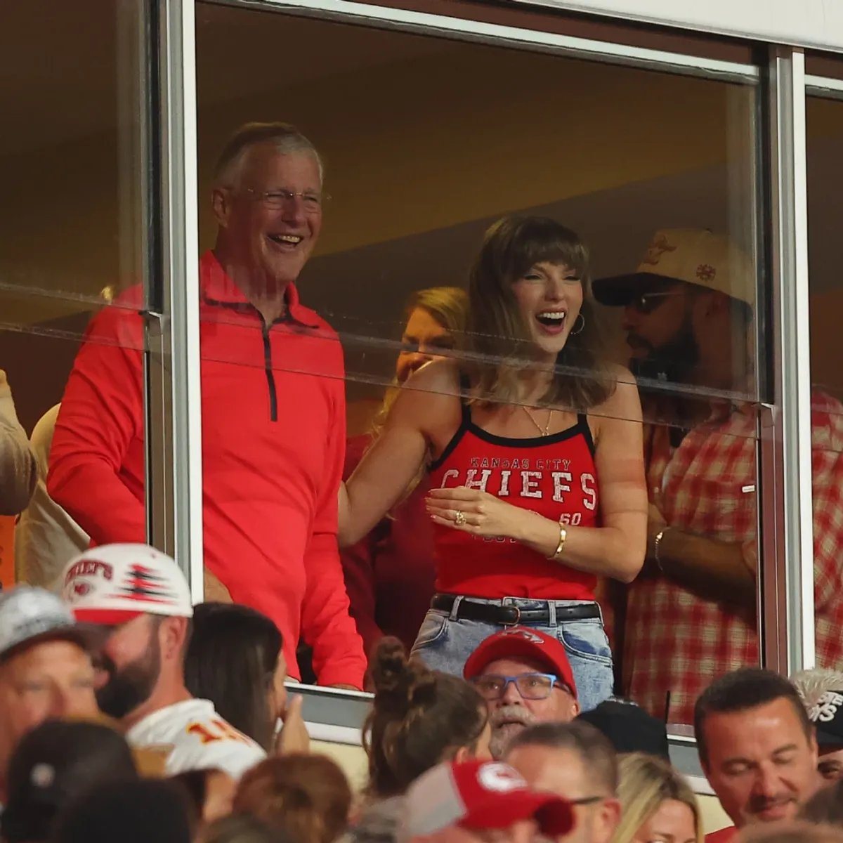 Taylor Swift Celebrates Travis Kelce’s First Touchdown of the Season: ‘That’s My Husband!’ — image 2