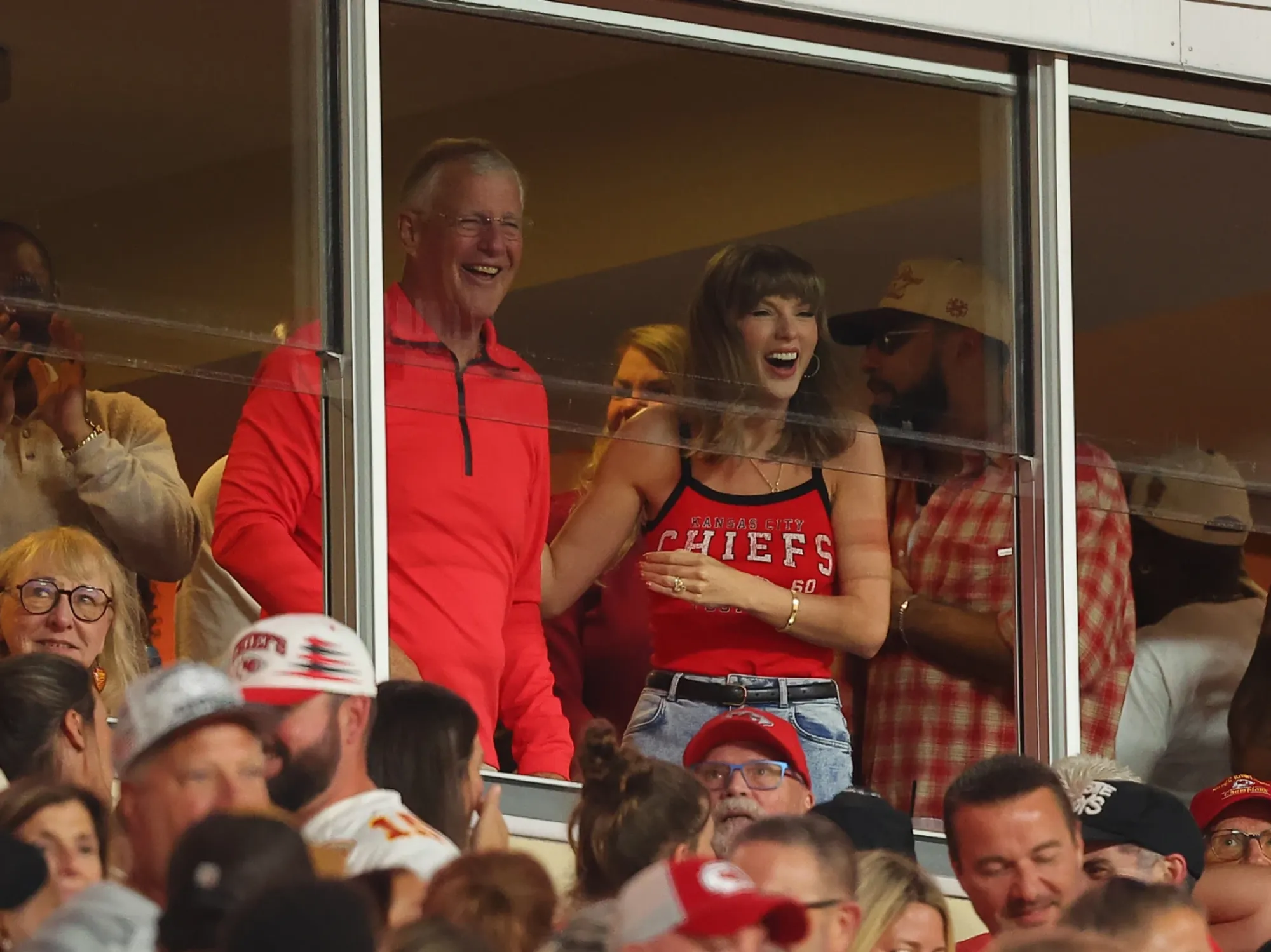 Taylor Swift Celebrates Travis Kelce’s First Touchdown of the Season: ‘That’s My Husband!’ — image 3