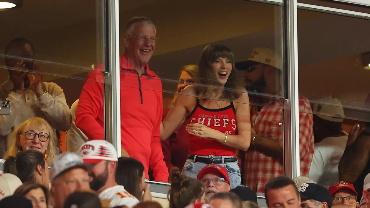 Taylor Swift Celebrates Travis Kelce’s First Touchdown of the Season: ‘That’s My Husband!’ — image 4