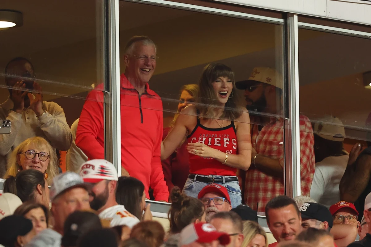 Taylor Swift Celebrates Travis Kelce’s First Touchdown of the Season: ‘That’s My Husband!’ — image 6