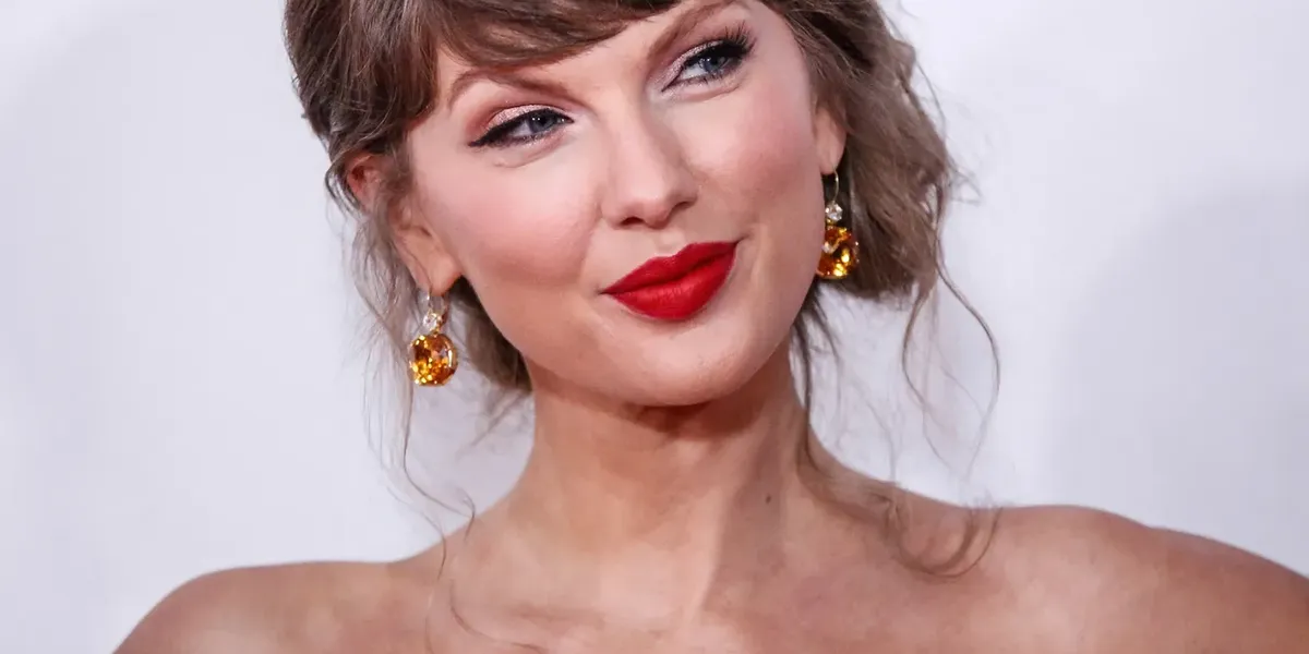 Taylor Swift Unveils â€˜The Life of a Showgirl: The Encoreâ€™ Deluxe Edition