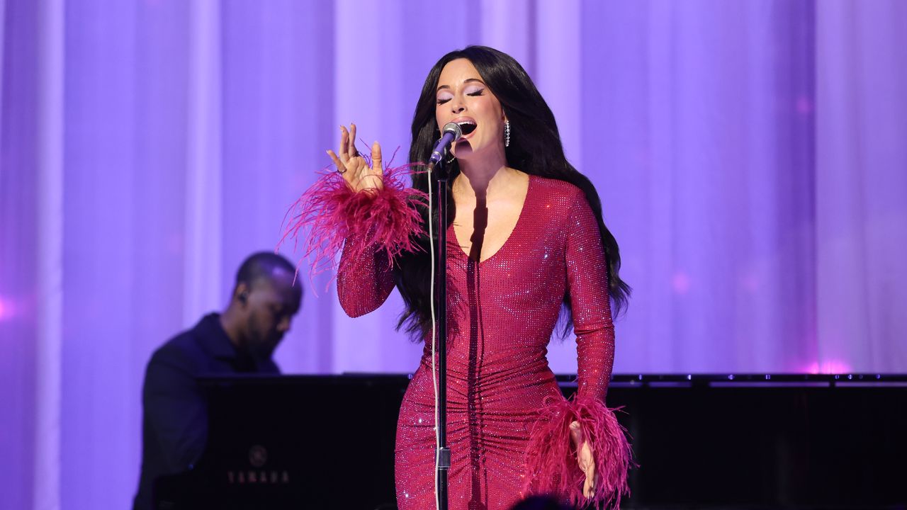 Watch Kacey Musgraves Sing Dolly Parton’s “I Will Always Love You†at the 2026 VMAs — image 4
