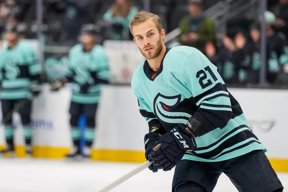 NHL launches romance audiobook series after success of 'Heated Rivalry' — image 6