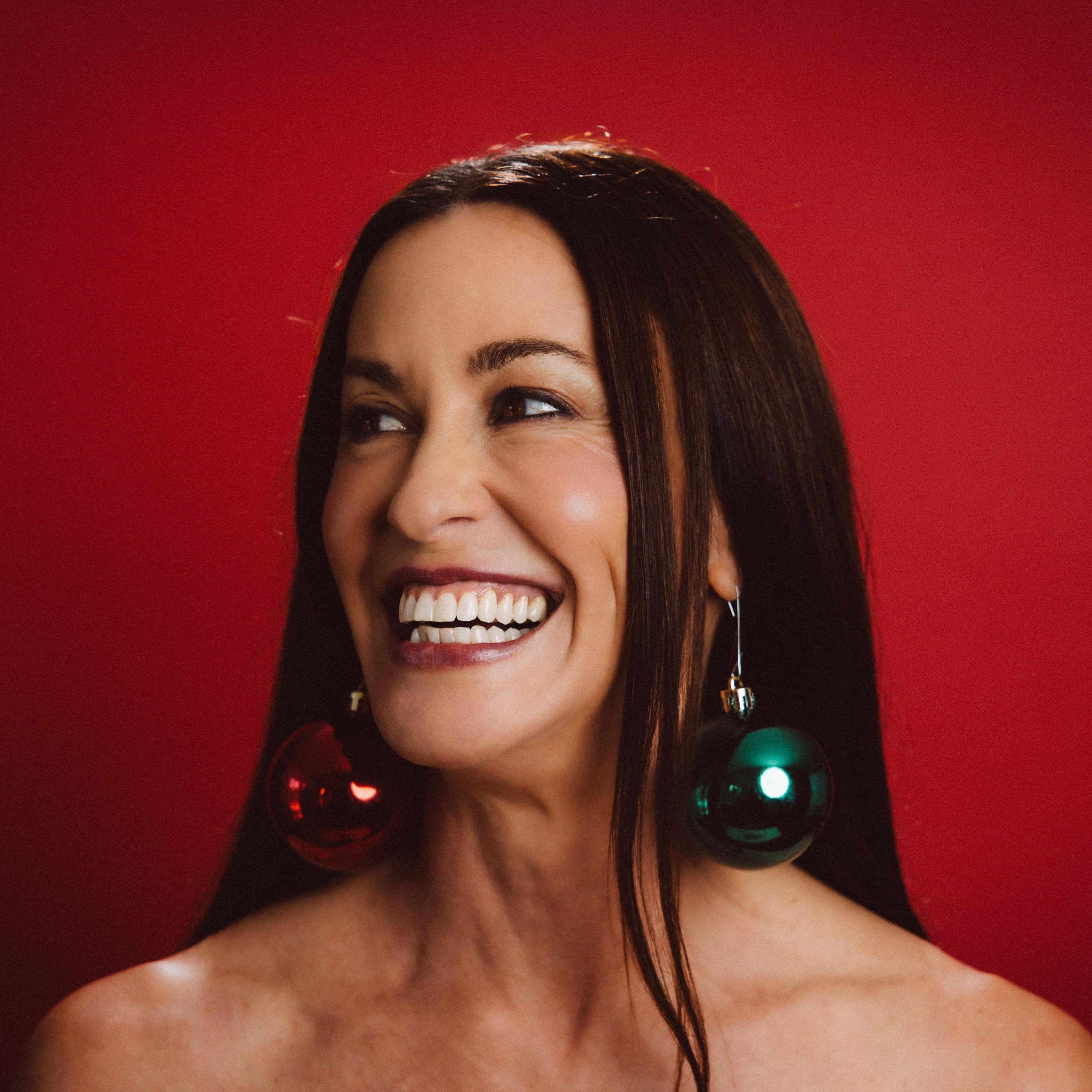 Alanis Morissette Made a Holiday Album — image 3