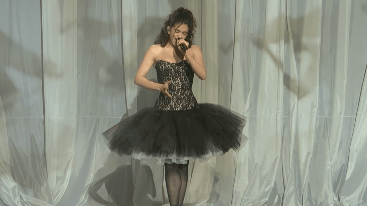 Watch RosalÃa Perform “Reliquia†En Pointe on SNL — image 4