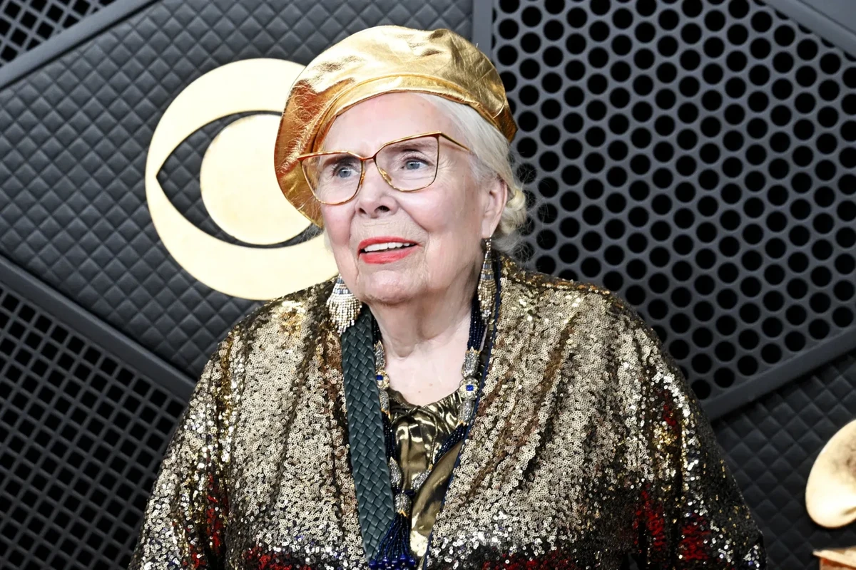 Joni Mitchell Becomes a U.S. Citizen: ‘A Journey That Began 62 Years Ago’ — image 6