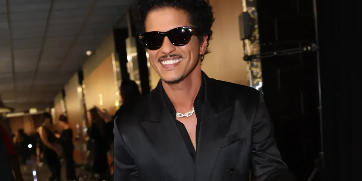 Bruno Mars Is Taking Over Vancouverâ€™s SkyTrain Announcements
