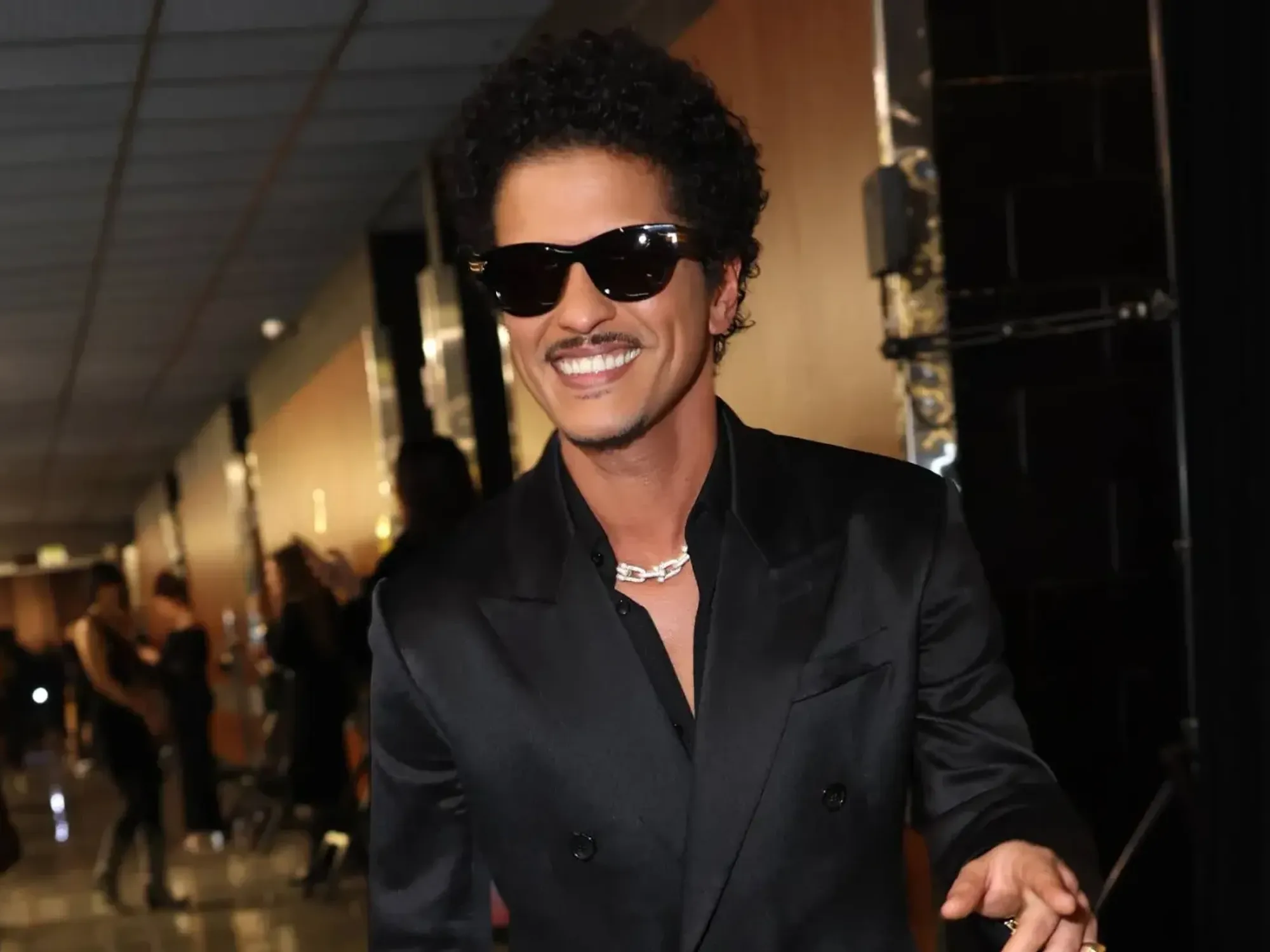 Bruno Mars Is Taking Over Vancouver’s SkyTrain Announcements — image 3