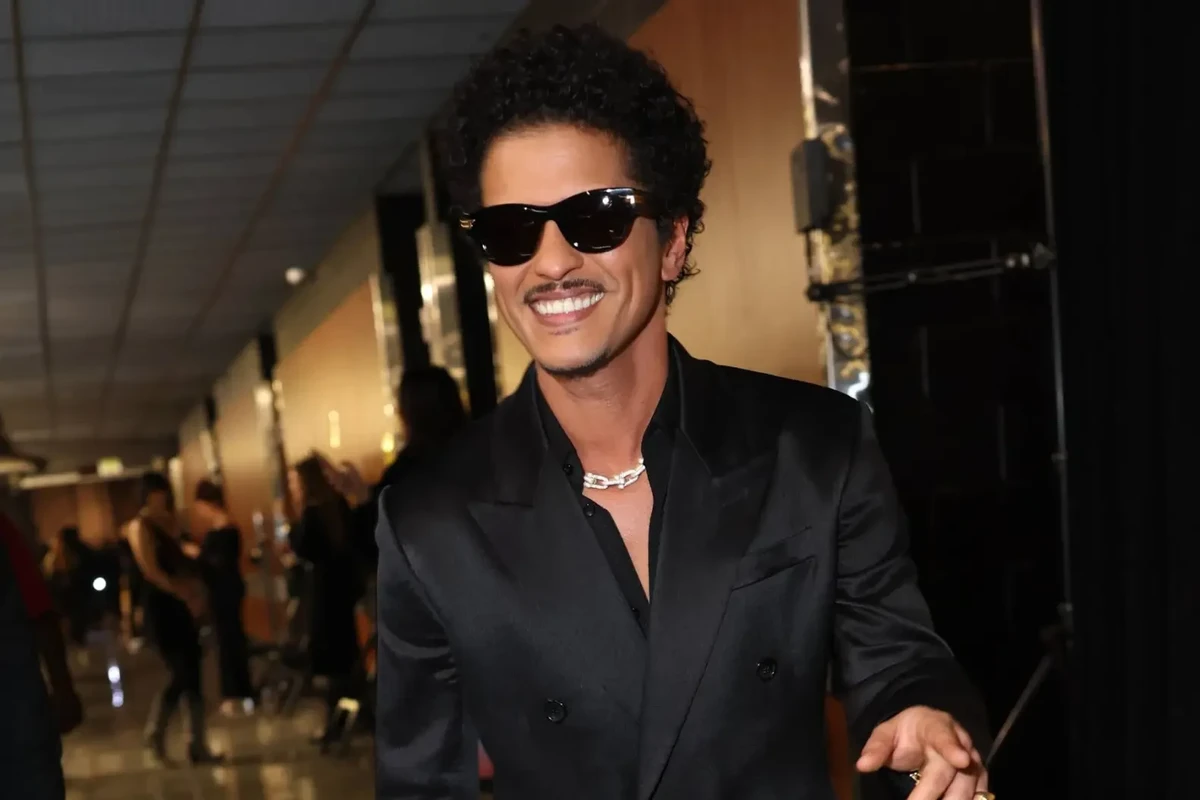 Bruno Mars Is Taking Over Vancouver’s SkyTrain Announcements — image 6